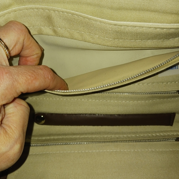 NWOT! The World Traveler Jewelry Wallet - Picture 9 of 14